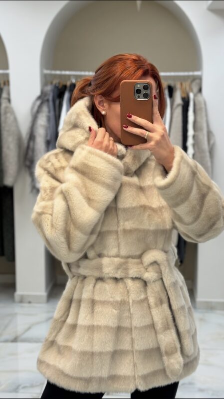 Sandy Coat