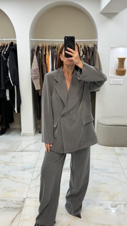LIRESE SUIT