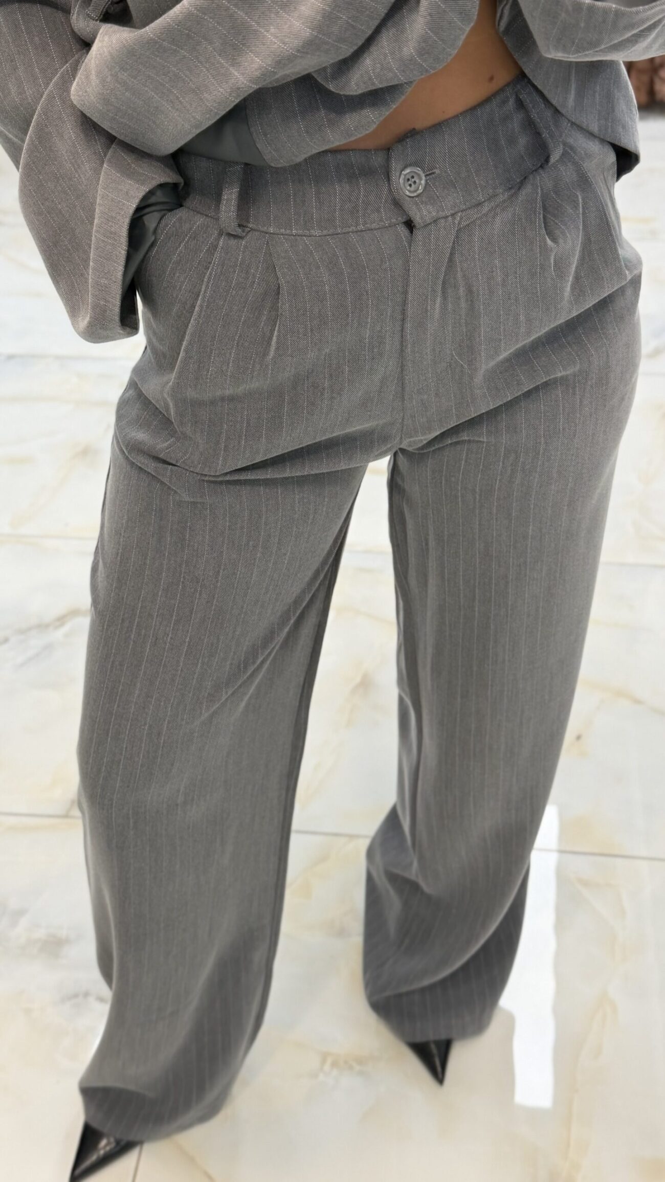 LIRESE SUIT